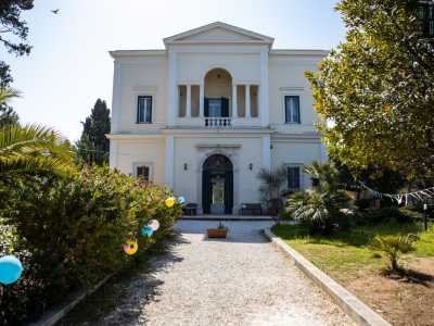 Molte di esse, come Villa Anna, sono ancora visibili lungo via Bari, strada costellata da imponenti e pittoreschi edifici in stile liberty